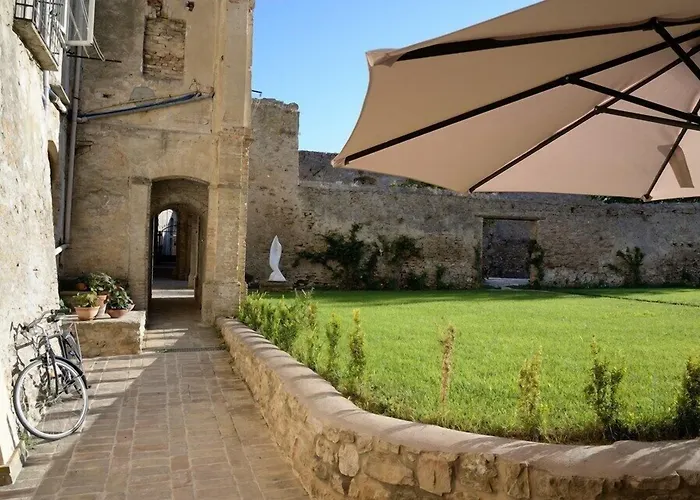 Torre Della Loggia - Dimora StoricaAlbergo